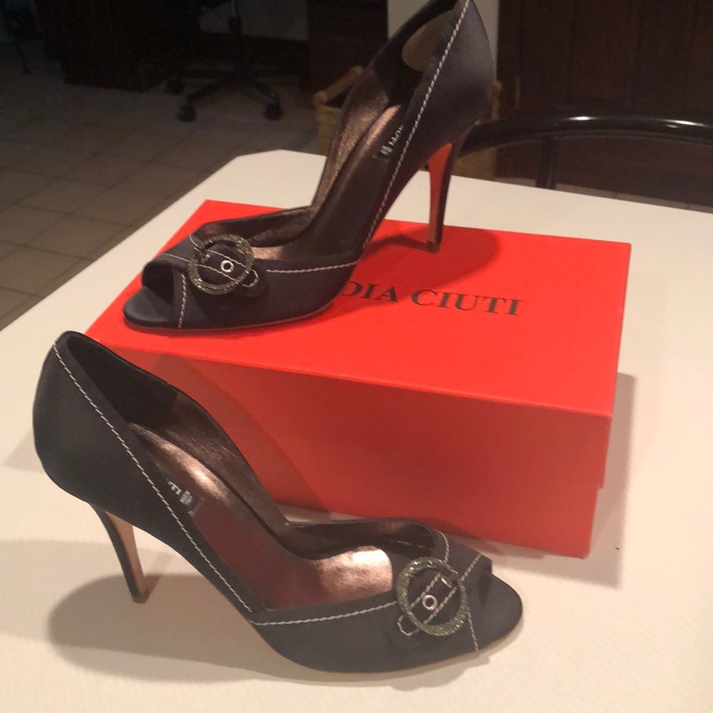 Great pair of shoes by Claudia Ciuti..........